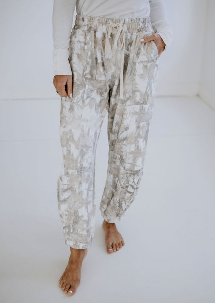 Lynn Camo Joggers product view