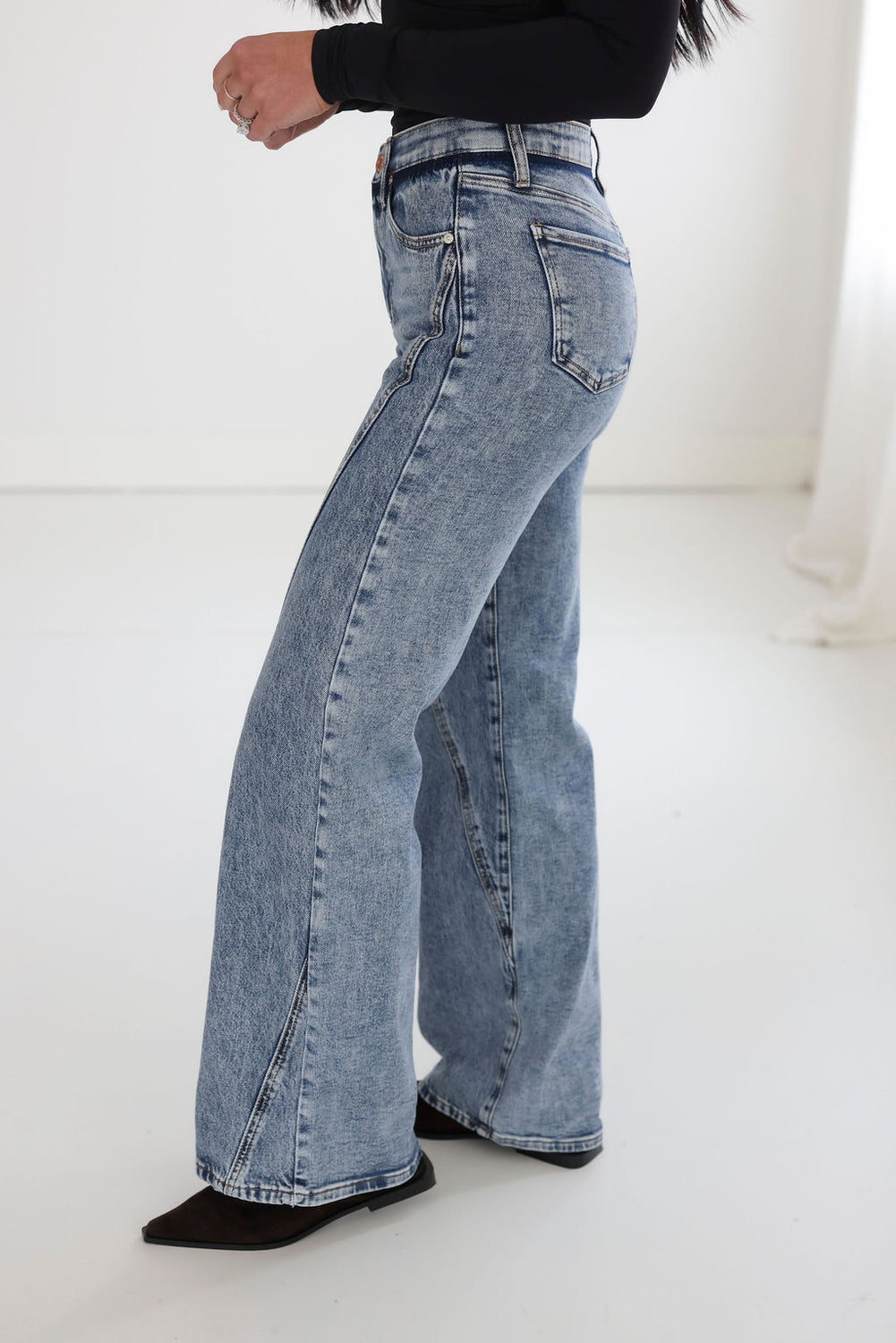 Quen Saige Straight Jean