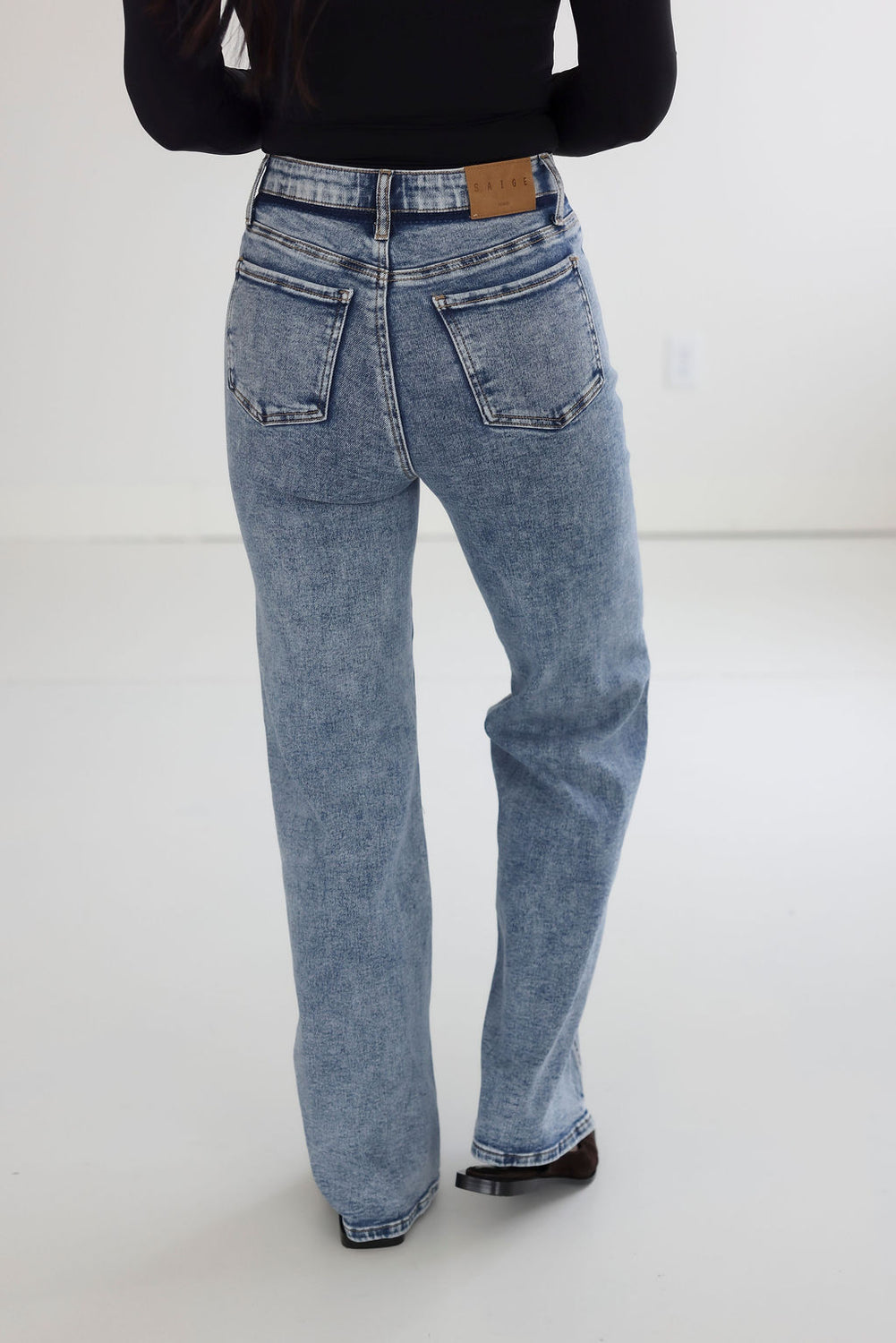 Quen Saige Straight Jean