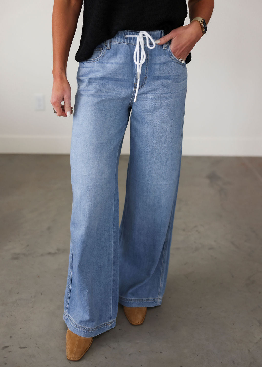 Amika Hidden Wide Leg Jean