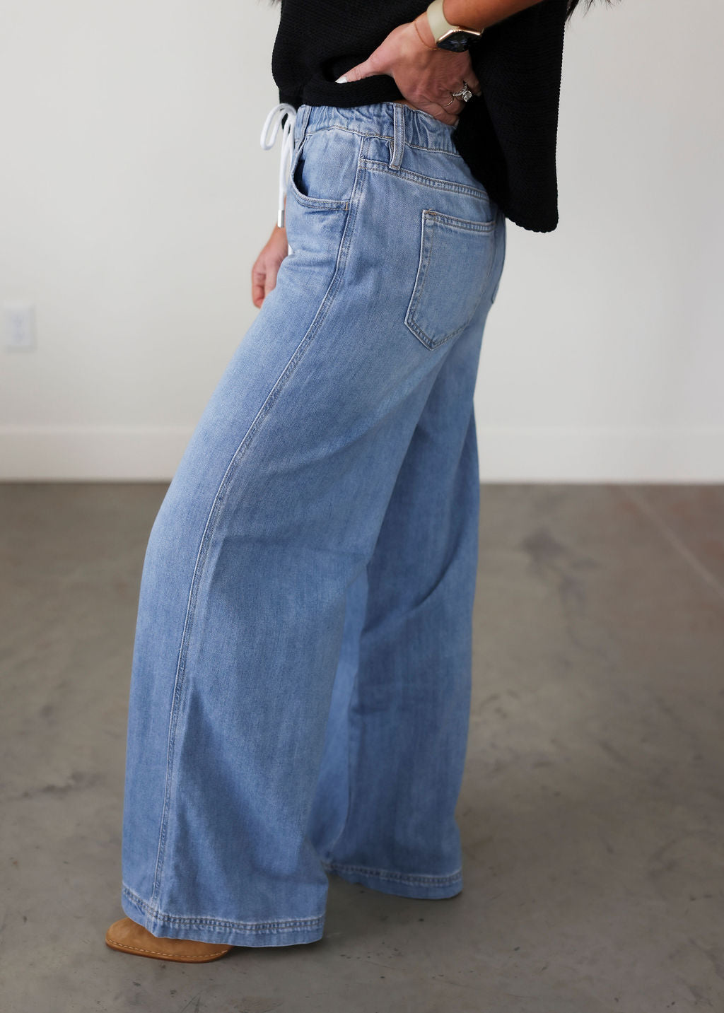 Amika Hidden Wide Leg Jean