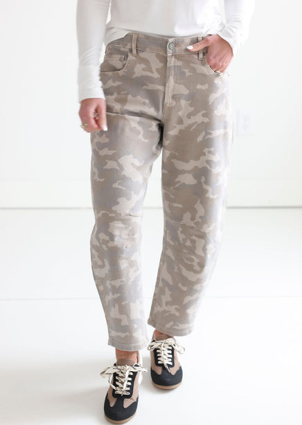 Lindy Hidden Camo Barrel Jeans product view