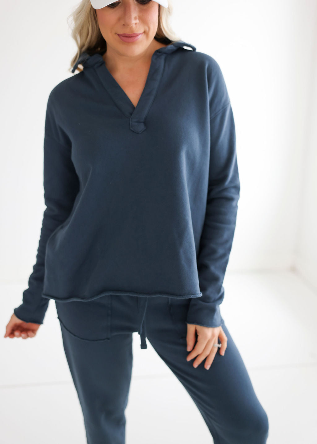 Chelie V-Neck Pullover